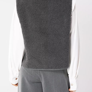 <span class=keywords><strong>Gilet</strong></span> en polaire Teddy gris foncé pour <span class=keywords><strong>femme</strong></span>, OEM personnalisé |   <span class=keywords><strong>Gilet</strong></span> à boutons avec poches latérales pour un look superposé confortable en hiver - Product Image 3