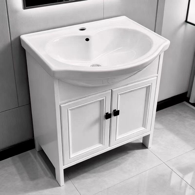 Un juego de lavabos para mueble con accesorios de drenaje.