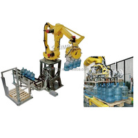 Robot palettiseur empileur pour bouteilles, bidons, fûts et barils de 5 gallons, avec bras manipulateur à poignée pour bouteilles, bidons, fûts et barils de 5 gallons