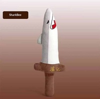 ZW Jouet en peluche super doux et mignon, à thème de jeu de mots original, avec motifs requin sculpté, bras de requin et épée-lame de requin, cadeau d'anniversaire idéal pour