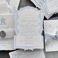 Suite d'invitations de mariage vintage bleues de luxe personnalisées, avec monogramme en relief, initiales du couple, cartes d'invitation de mariage