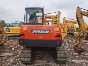 รถขุดขนาดเล็ก ปี 2021 <span class=keywords><strong>มือ</strong></span><span class=keywords><strong>สอง</strong></span> รถตีนตะขาบไฮดรอลิก เครื่องจักรก่อสร้าง น้ำหนักใช้งาน พร้อมมอเตอร์ปั๊มหลัก - Product Image 6