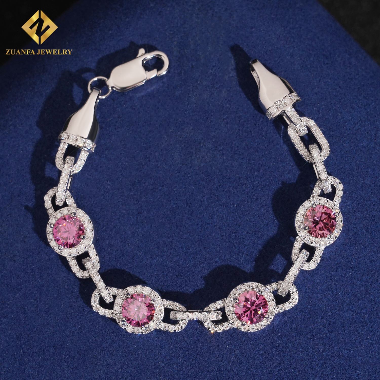 Silver-pink moissanite