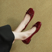 Femmes rétro nœud tête carrée peu profonde fond plat chaussures à talons bas 2025 printemps automne chaussures de mariage en cuir verni avec bout fermé