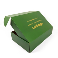 Dossiers en carton ondulé vert avec pelliculage mat et gaufrage, taille personnalisée, recyclables, en papier couché, pour l'expédition de chaussettes
