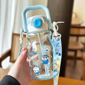 Botella de agua infantil con pajita Zuo Mu Crayon Shin Chan de 500 ml con correa, libre de BPA, para uso escolar - Product Image 1