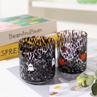 Bougie en verre soufflé à la bouche avec motif de points blancs faits à la main pour la décoration de Noël et la mise en place de la table de fête