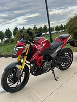 Moto de rue Haojue DR300 300cc bicylindre EFI refroidie par eau, vitesse maximale >150 km/h, qualité fiable et conduite puissante et confortable