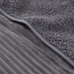 Couverture double Carla Depot, taille matrimoniale, réversible, en polaire sherpa, pour toute l'année - Product Image 3