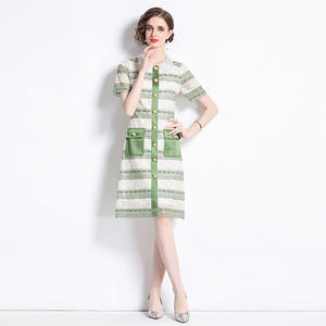 Abito in pizzo con ricamo al ginocchio monopetto con perline di perle verdi fresche - Product Image 4