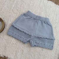 Ensemble de vêtements pour bébé fille, pull en coton uni à fleurs crocheté à la main, tendance automne, style doux (ensemble 3 pièces) 2026