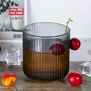 كوب زجاجي كلاسيكي متين بخطوط عمودية خضراء منفوخة يدويًا خالٍ من الرصاص سعة 3 لتر+ للماء والمشروبات والحفلات - Product Image 4