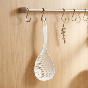 Cuchara Coladora Grande de Nylon, Antiarañazos, con Orificios y Mango Largo con Orificio para Colgar, para Cocina, Restaurante y Freír - Product Image 4
