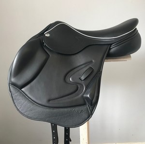 Silla de Montar de Cuero Premium de Venta Caliente para Salto con Diseño de Corte Delantero, Asiento Ligero y Cómodo, Silla de Montar Profesional para Equitación - Product Image 3