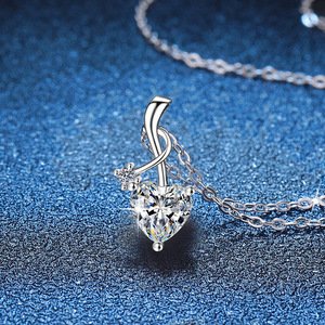 Pendentif en moissanite XL217, pendentif simple en forme de cœur, moissanite 1 carat, collier en argent léger et luxueux - Product Image 3