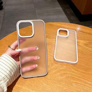 Funda para iPhone 17 Pro Max, diseño simple con ranuras de color caramelo, transparente mate, protección total anticaídas. - Product Image 1