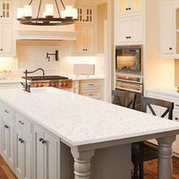Plans de travail de cuisine en quartz de qualité supérieure modernes, dessus de meuble en quartz/granit/marbre, dalles avec trou d'évier, bord en cascade pour les maisons modernes