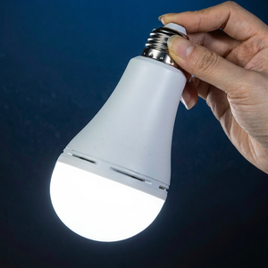 หลอดไฟ LED ชาร์จไฟได้ ปรับความสว่างได้ ใช้ในกรณีฉุกเฉิน รุ่น A90 15W AC 220V ขั้ว E27 แสงสีขาว แบตเตอรี่สำรอง 3 ชั่วโมง - Product Image 1