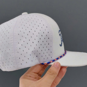 Casquette de golf personnalisée 100% polyester et élasthanne, imperméable, haute performance, avec trous découpés au laser et cordon, pour usage extérieur - Product Image 3