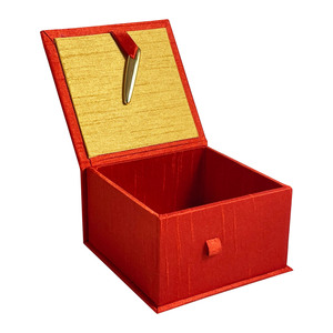 Caja de Joyería de Cartón Rígido Rojo Personalizada, Estuche de Almacenamiento de Relojes con Cinta de Terciopelo y Cierre de Hebilla - Product Image 2
