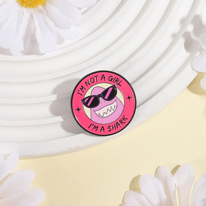 Pins de Esmalte 'No Soy Una Chica, Soy Una Tiburón', Broches de Películas Animadas, Accesorios para Ropa, Insignias de Solapa, Joyería, Regalo para Amiga - Product Image 2