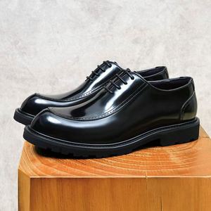Chaussures basses en cuir de vachette noir pour hommes, idéales pour le bureau et les occasions formelles - Product Image 5