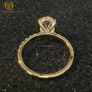 Anillo de Compromiso de Oro de 14k con Diamante Ovalado de Corte Brillante, Estilo Clásico de Media Luna, con Certificado IGI, en Oferta - Product Image 3