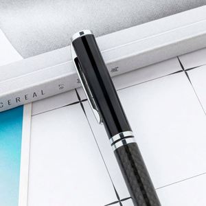 Stylo publicitaire noir en fibre de carbone torsadée de 1,0 mm avec logo personnalisé, vente en gros - Product Image 2
