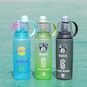 Bouteille d'eau de sport en plastique réutilisable personnalisée de 20oz avec brouillard de pulvérisation - Product Image 3