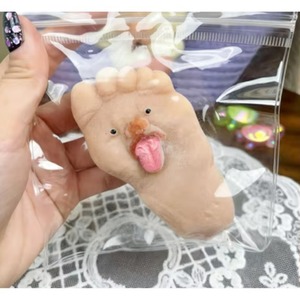 Juguete Antiestrés Novedoso de Mano con Lengua Fuera y Pie Grande, para Aliviar el Estrés, Regalo Novedoso, Venta al por Mayor - Product Image 3