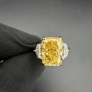 Bague en or massif 9/18 carats certifiée IGI avec diamant jaune de laboratoire taille émeraude, bague fantaisie en diamant jaune vif, bague en diamant jaune cultivé en laboratoire - Product Image 1