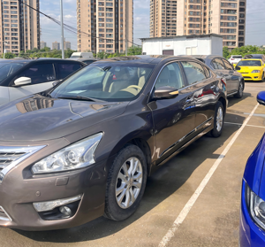 Nissan Teana 2.0L XE Fashion Edition 2013 - Berline essence avec transmission CVT, vitesse maximale de 190 km/h - Product Image 5