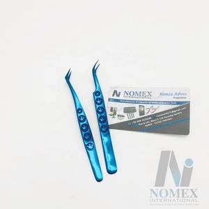 Pince à cils méga volume de la meilleure qualité Pince à cils incurvée avec gravé pour les visages souriants Acier inoxydable durable - Product Image 6
