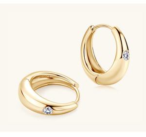 NATUNA Bijoux de luxe en argent 925 Mossanite pour Halloween Boucles d'oreilles en or en forme de clou Moissanite minimaliste personnalisé pour mariage - Product Image 3