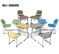 Bureau d'école durable à siège unique et à hauteur réglable avec 1 tiroir et chaise en plastique moderne pour les étudiants.