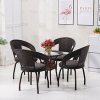 Ensemble de salle à manger trois pièces en osier, fauteuil pivotant moderne et minimaliste pour extérieur et table d'appoint de balcon pour patio/cour/chalet