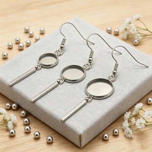 Suministros para fabricación de joyas: Pendientes colgantes DIY con bisel redondo para cabujón, de acero inoxidable, antideslustre, con barra en blanco y gancho tipo anzuelo - Product Image 1
