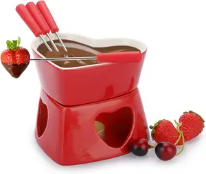 Set mangkuk penghangat Fondue cokelat keramik merah kustom Pot berbentuk hati Butter dengan 4 garpu celup keluarga Pot panas peleburan