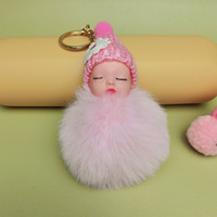 Porte-clés poupée en peluche bébé endormi mignon avec bonnet tricoté et boule de fourrure artificielle, breloque de sac à main, cadeau pour filles