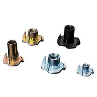 Insert Ulir Kayu DIN1624 T-nut M4 M5 M6 M8 M10 Penggerak Hex Eksternal Pengunci Otomatis Kanan Badan Bulat Finishing Polos Kelas 4.8