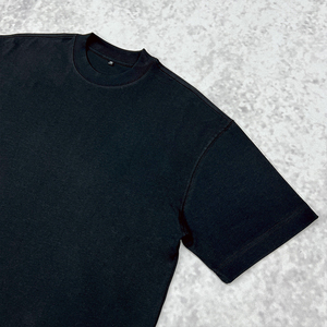 T-shirt de luxe 260 g/m² épais à épaules tombantes, uni, noir, coupe courte et oversize, en coton pour hommes, vente en gros - Product Image 5
