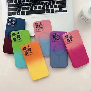 Funda de teléfono de protección de lente magnética inalámbrica de silicona suave de TPU de lujo colorido degradado más vendido para <span class=keywords><strong>iPhone</strong></span> 11-16 <span class=keywords><strong>Pro</strong></span> <span class=keywords><strong>Max</strong></span> - Product Image 2