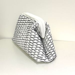 กระเป๋าถักลายทางแฟชั่นใหม่ สำหรับใช้ในชีวิตประจำวัน ใส่เครื่องสำอางหรือของใช้ชิ้นเล็กๆ กระเป๋าคลัทช์ถัก 3 มิติ - Product Image 3