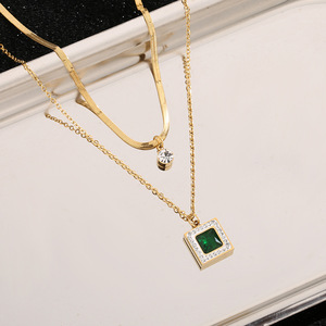 Collar Clásico con Colgante de Cristal Verde Esmeralda Cuadrado y Cadena Cubana Chapada en Oro de 18K para Mujer |   Resistente al agua y sin decoloración - Product Image 3