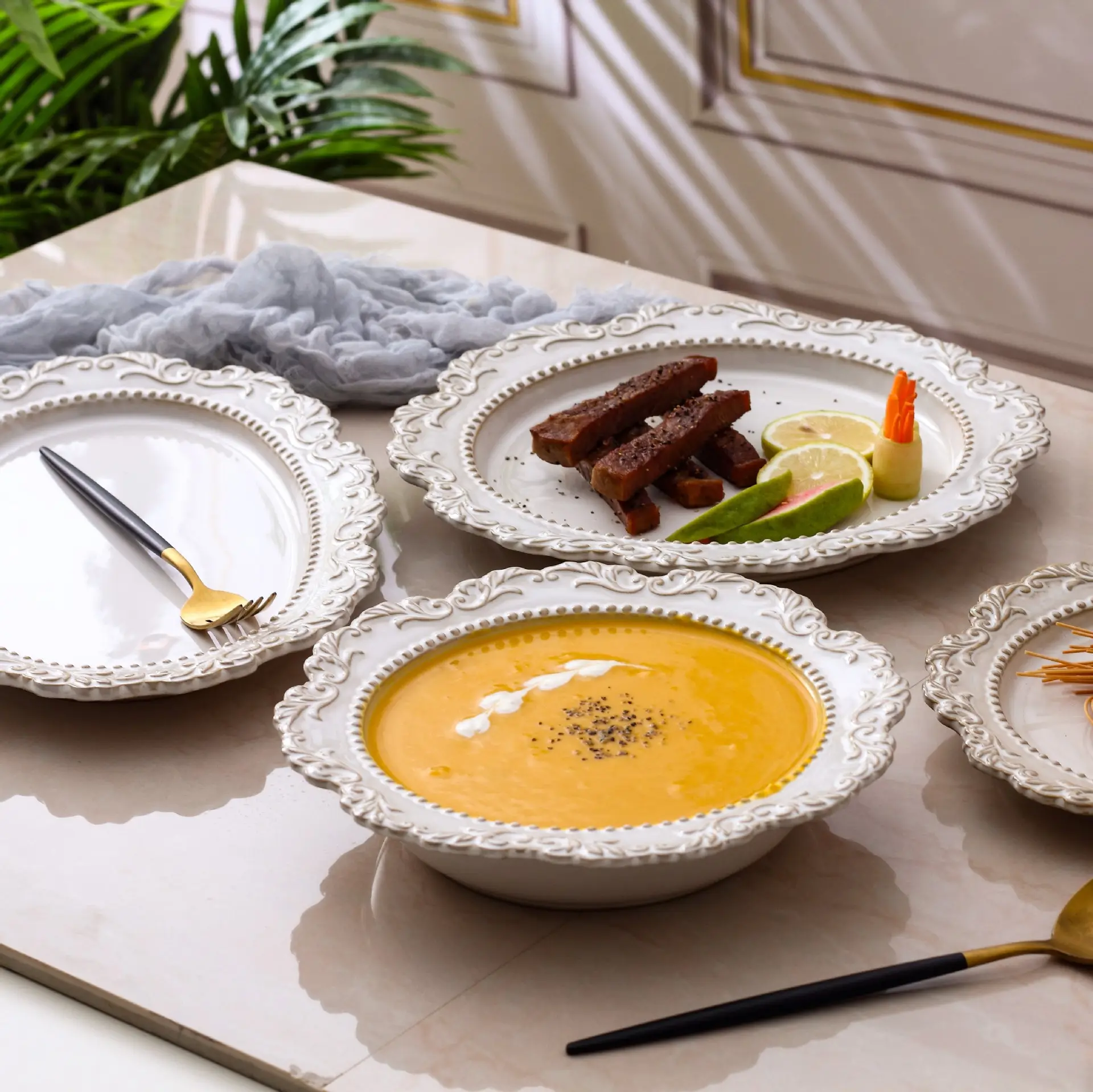 Европейская винтажная керамическая посуда, набор тарелок в стиле барокко, набор столовых приборов в стиле ретро и чайные чашки