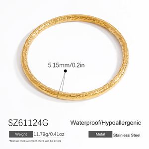 สร้อยข้อมือสแตนเลสสตีลรักษ์โลกสำหรับผู้หญิง ดีไซน์ลายมือ INS ชุบทอง 18K แฟชั่นทันสมัย - Product Image 6