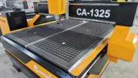 Routeur CNC pour le travail du bois 1325 avec plateau en acier carré, crémaillère XY, rail carré 3 axes, graveur pour la production de panneaux publicitaires et de meubles