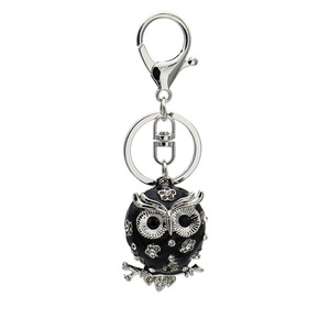 Porte-clés hibou tendance en métal plaqué or avec chaînes et cristaux scintillants, pendentif pour sac ou voiture - Product Image 1