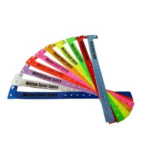 أساور معصم ترويجية مخصصة عاكسة من البلاستيك للأحداث - Product Image 5