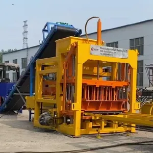 Petite machine manuelle de fabrication de briques en argile à emboîtement en ciment de boue Qt4-15 en Papouasie-Nouvelle-Guinée